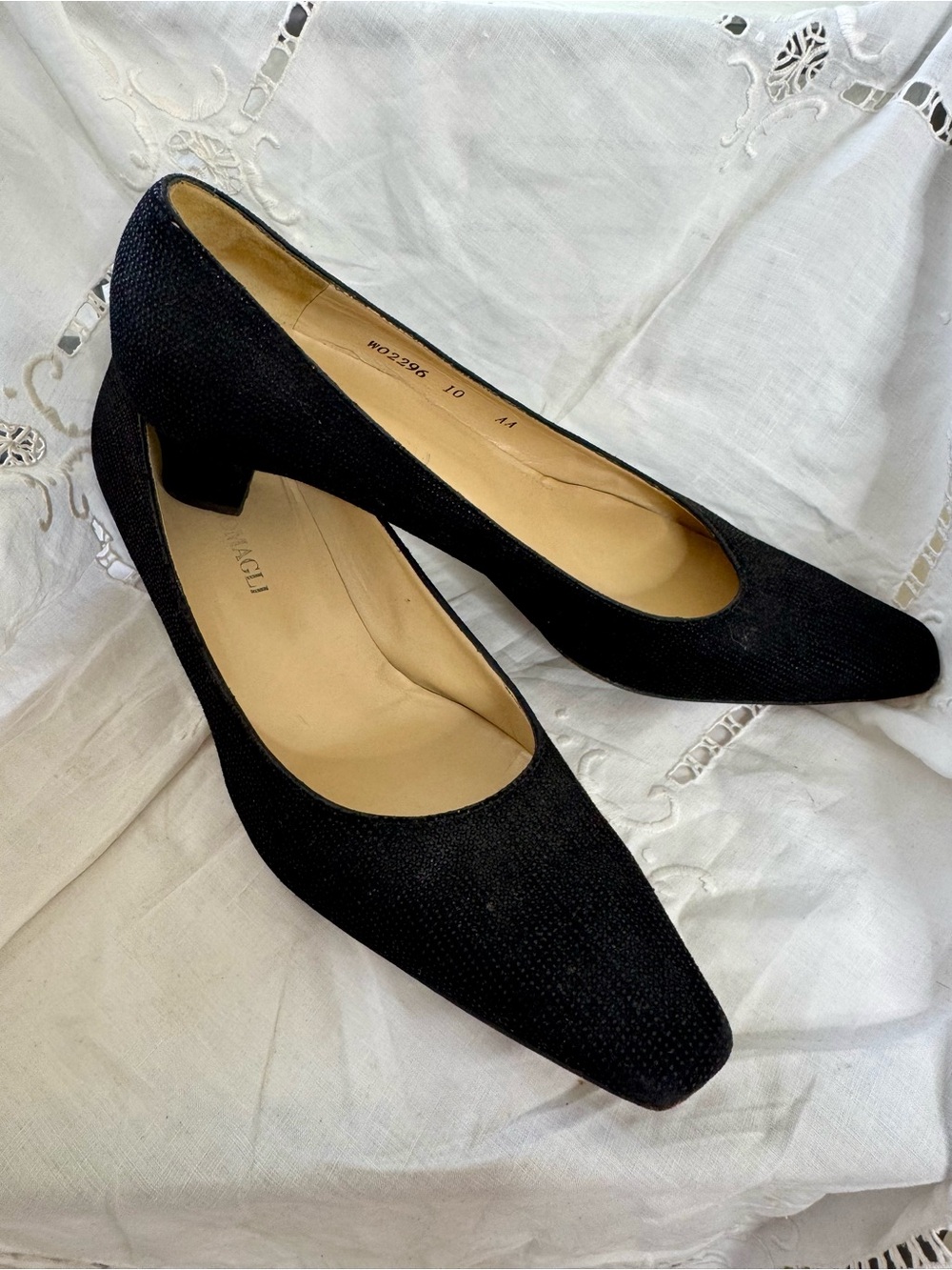 Bruno Magli Vintage Black Textured Leather Pumps | Made in Italy | Size 10AA